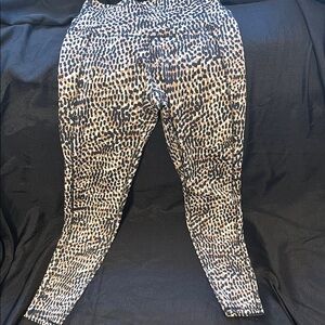 Move Theology Black and Tan Leggings with Tapered Fit and Stretchy Fabric